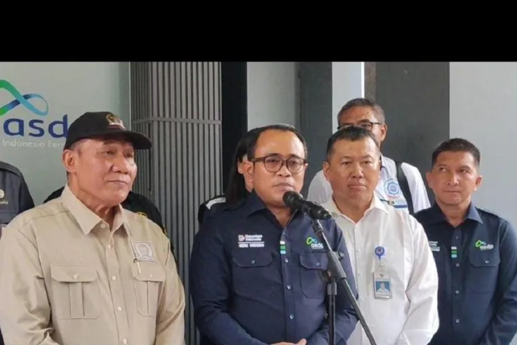 Direktur Utama ASDP Indonesia Ferry, Heru Widodo saat memberikan penjelasan
kepada media, Rabu. ANTARA/LINGKAR NETWORK.