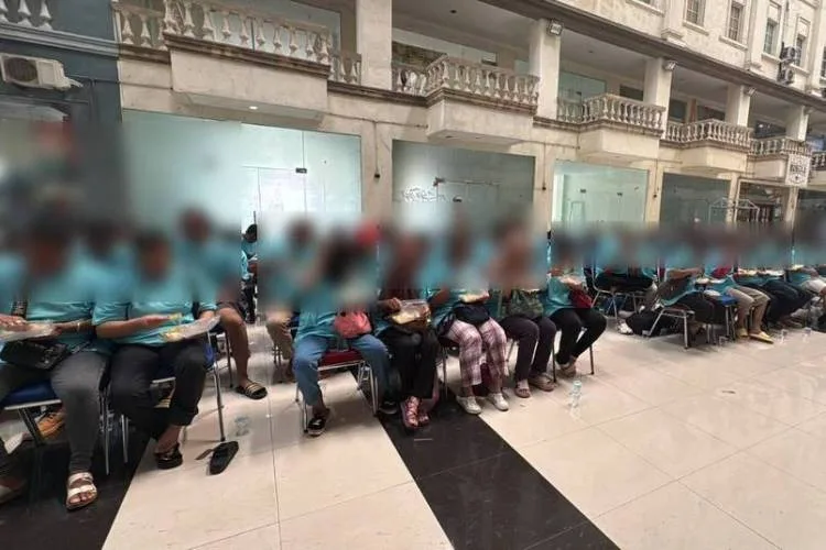 Ketibaan 102 PMI deportasi di Kantor P4MI Batam.