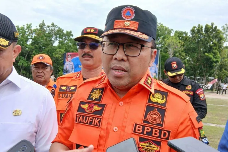 Waspada Banjir Rob, BPBD Imbau Warga Pesisir Utara Tangerang Siaga 1 Dok-Kepala BPBD Kabupaten Tangerang, Achmad Taufik memberikan keterangan resmi
terkait potensi kebencanaan kepada awak media di Tangerang, Banten. ANTARA/LINGKAR NETWORK.