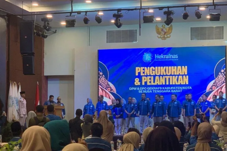 Pelantikan dan pengukuhan pengurus Gerakan Ekonomi Kreatif Nasional (Gekrafs)
NTB (ANTARA FOTO/LINGKAR NETWORK)