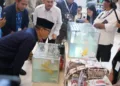 Mendes PDT Yandri Susanto berkeliling di pameran UMKM dalam Trade Expo Indonesia 2026.