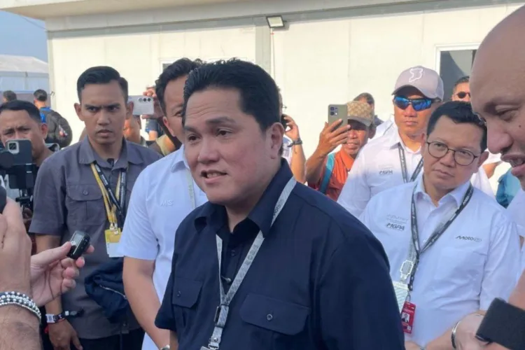 Menteri Pemuda dan Olahraga (Menpora) Erick Thohir dikonfirmasi wartawan di
Sirkuit Mandalika usai balapan MotoGP, Lombok Tengah, Nusa Tenggara Barat (NTB),
Minggu (11/10/2026). ANTARA/LINGKAR NETWORK.
