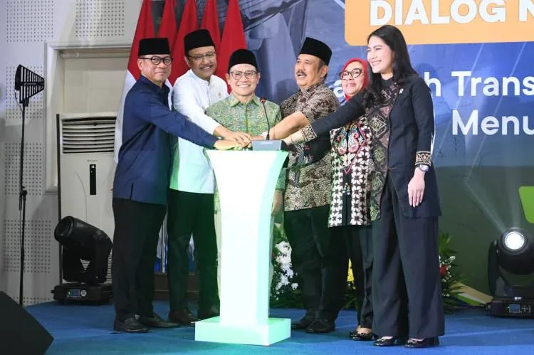 Kemendes PDT Tekankan Pemberdayaan Desa demi Entaskan Kemiskinan 1 Menko Pemberdayaan Masyarakat Muhaimin Iskandar bersama Mendes PDT Yandri Susanto, Menteri PPN/Bappenas Rachmat Pambudy, serta pimpinan kementerian/lembaga secara bersama-sama menekan tombol sebagai tanda dibukanya Dialog Nasional Pemberdayaan dengan tema Langkah Transformasi Pemberdayaan Masyarakat Menuju Indonesia Emas 2045 di Jakarta, Rabu (14/10/2026).