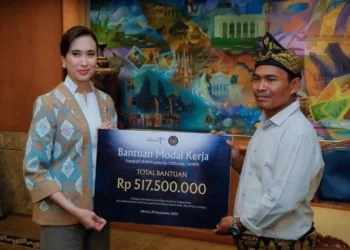 Pulihkan Ekonomi Desa Sade NTB Pascakebakaran, Kemenpar Beri Bantuan Rp1 Miliar