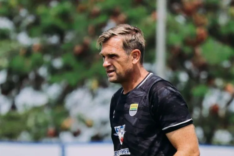 Jadwal Padat, Persib Tetap Incar Kemenangan Lawan Dewa United di Kandang 1 Pelatih Persib Bandung Igor Tolic saat memberikan keterangan di Kota Bandung,
Jawa Barat, Sabtu (10/10/2026). (ANTARA/LINGKAR NETWORK).