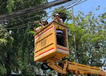 Sudin Bina Marga Jakbar Relokasi 7.620 Meter Kabel Utilitas Udara