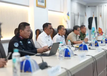 Gubernur Sulteng Anwar Hafid memimpin Rakor Upaya Pencegahan dan Penegakan Hukum Lingkungan Hidup Wilayah Sulawesi Tengah di Ruang Rapat Polibu, Kantor Gubernur Sulawesi Tengah, Rabu (14/10/2026). Rakor ini bertujuan untuk koordinasi penguatan pengawasan lingkungan di Sulteng.
