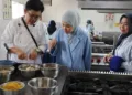 Ciptakan Inovasi Kuliner, TP PKK Bintan Gelar Cooking Class dan Manajemen Food Cost 3 Ketua TP PKK Bintan Hafizha Rahmadhani meninjau langsung kegiatan Cooking Class dan Manajemen Food Cost di Politeknik Bintan Cakrawala (PBC), Kawasan Wisata Lagoi, Rabu (21/10/2026).