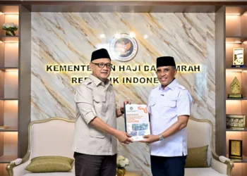 Gubernur Anwr Hafid menjumpai Menteri Haji dan Umrah Mochamad Irfan Yusuf Hasyim, di Jakarta, untuk membahas operasional Embarkasi Antara Palu, Rabu (28/10/2026). (Lingkar.news Network)