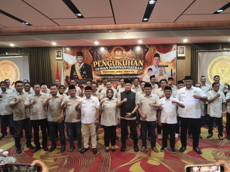 DPD PKDI Jateng Dikukuhkan, Siap Kawal Program Pemerintah di Desa 1 Kegiatan pengukuhan DPD PKDI Jateng, Rabu (28/10/2026). (Lingkar.news Network)