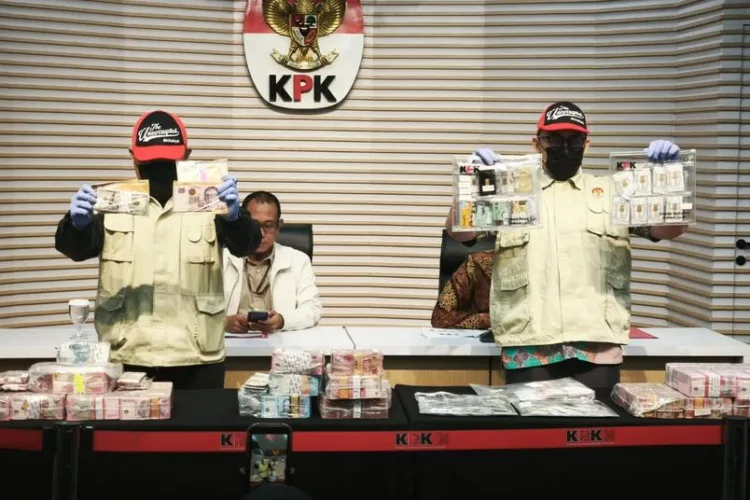 KPK mengungkap dugaan aliran dana siap pakai BNPB senilai Rp148 miliar ke perusahaan terafiliasi adik eks Kepala BNPB Suharyanto.