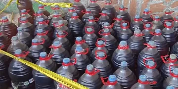 Polda Jateng menetapkan lima tersangka dalam kasus penygoplosan LPG 3 kg di Pati dan penimbunan 10.206 liter solar bersubsidi di Cilacap.