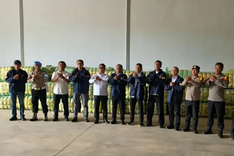 Bareskrim Bongkar Impor Ilegal 1.257 Balpres Pakaian Bekas di Subang, Nilainya Rp15 Miliar 1 Bareskrim Polri membongkar dugaan impor ilegal 1.257 balpres pakaian bekas di Subang senilai Rp15 miliar.