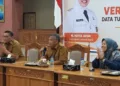 Data Desil Bermasalah, Kades di Lombok Barat Walk Out saat Rapat DTSEN 2 Sejumlah kepala desa di Lombok Barat walk out saat rapat DTSEN karena mempersoalkan akurasi data desil yang berdampak pada penyaluran bansos.