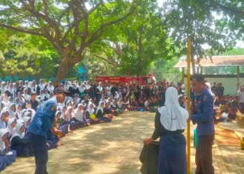 SMPN 2 Rembang menggandeng BPBD menggelar edukasi dan simulasi kebencanaan untuk 900 siswa guna mengasah life skill.
