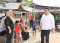 Turun Langsung ke Lapangan, Bupati Bintan Roby Tinjau Pendistribusian Air Bersih di 7 Kecamatan 4 Bupati Bintan Roby Kurniawan mendistribusikan air bersih ke tujuh kecamatan untuk membantu warga menghadapi kekeringan dan terhentinya pasokan air akibat blackout.