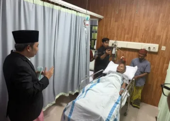 Bupati Jember Gus Fawait memastikan lansia penderita ulkus pedis kronis asal Sumberbaru mendapat perawatan intensif di RSD dr Soebandi.