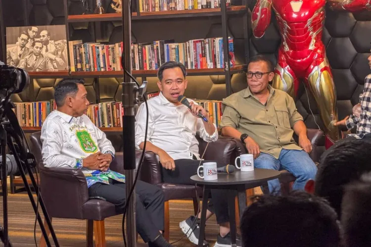 Gus Fawait Terjemahkan Arah Kebijakan Prabowo ke Program Daerah, dari Home Care hingga Beasiswa 1 Bupati Jember Gus Fawait menerjemahkan arah kebijakan Presiden Prabowo melalui program Home Care hingga beasiswa bagi 20.000 mahasiswa.
