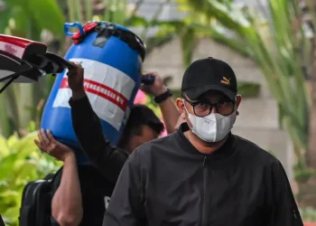 KPK menyita Rp1,9 miliar dalam OTT Bupati Klaten Hamenang Wajar Ismoyo dan mengungkap lima klaster dugaan korupsi, termasuk pengadaan, perizinan, dan audit BPK.