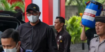 KPK Bawa Bupati Klaten Hamenang dan Kepala BPK Jateng ke Jakarta, 10 Orang Diperiksa 4 KPK membawa Bupati Klaten Hamenang Wajar Ismoyo dan Kepala BPK Jateng Ahmad Luthfi ke Jakarta usai OTT.