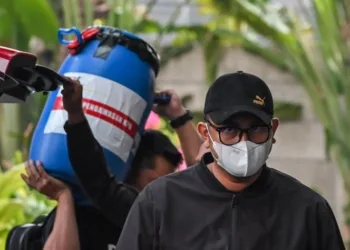 Bupati Klaten Hamenang Wajar Ismoyo digelandang ke KPK, Kamis (16/10/2026). (Lingkar.news Network)