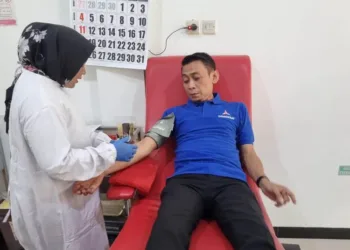 Memperingati HUT ke-25 Partai Demokrat, DPC Demokrat Blora menggelar aksi donor darah untuk kemanusiaan.
