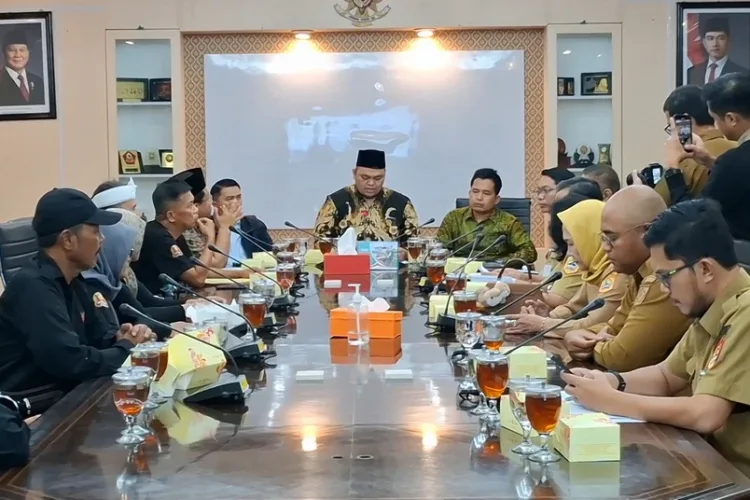 DPRD Jateng Kawal Pemekaran Brebes Selatan, Kejar Momentum Desartada Desember 1 DPRD Jateng berjanji mengawal pemekaran Brebes Selatan setelah APPKB mendesak percepatan rapat paripurna sebelum penandatanganan RPP Desartada pada Desember 2026.