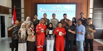 2 Siswa Cepu Wakili Indonesia Berkompetisi di Singapura, Pemkab dan Imigrasi Blora Fasilitasi Paspor 4 Pemkab dan Imigrasi Blora fasilitasi paspor untuk dua siswa SMK Migas Cepu yang akan mewakili Indonesia berkompetisi di JA WE Challenge 2026 Singapura.