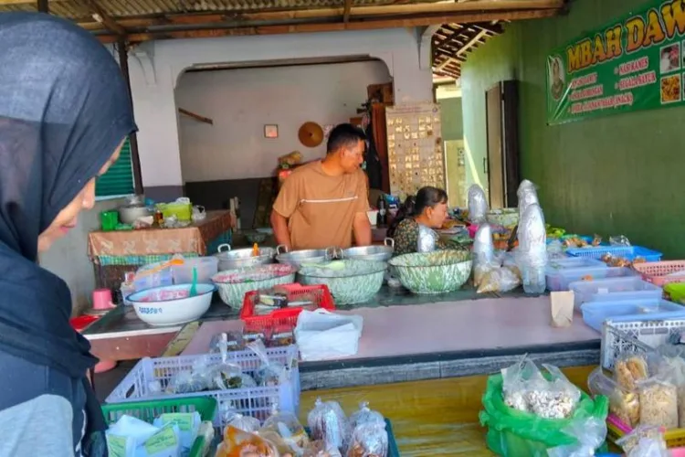 Menjaga Warisan Kuliner, Jenang Dawet Mbah Dawet Wonosari Tetap Eksis Sejak 1965 1 Warung Jenang Dawet Mbah Dawet di kawasan Taman Bunga Wonosari, Kabupaten Gunungkidul.