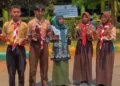 Kader Adiwiyata SMP Islam An-Nawawiyyah bekerja sama dengan Bank Sampah Sido Berkah mengolah limbah minyak jelantah menjadi saldo e-money.