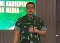 TNI AD menggerebek rumah dinas KPAD di Cijantung yang menjadi markas judol, 11 warga sipil diamankan bersama 32 komputer.