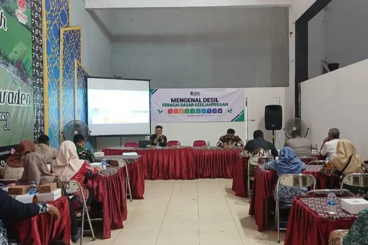 Pemkab Sleman Perkuat Pemahaman Desil untuk Akurasi Penyaluran Bantuan Sosial di Banyuraden 1 Kegiatan sosialisasi pengenalan desil.