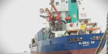 Kapal MV Global 88 pengangkut rokok ekspor ke Malaysia diamankan TNI AL di Lanal Balikpapan, tim hukum mempertanyakan dasar pengamanan.