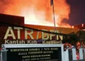 Kantor BPN Karawang Terbakar, Wamen ATR Persilakan Polisi Selidiki Penyebabnya 6 Kantor BPN Karawang hangus terbakar, Wamen ATR Ossy Dermawan mempersilakan polisi menyelidiki penyebab kebakaran dan memprioritaskan pemulihan layanan.