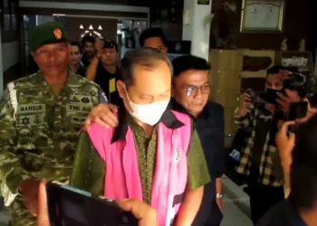 Kejari Jember menahan mantan Sekwan Jember SY sebagai tersangka baru korupsi pengadaan makanan dan minuman Sosperda 2023–2024 setelah lima terdakwa divonis bersalah.