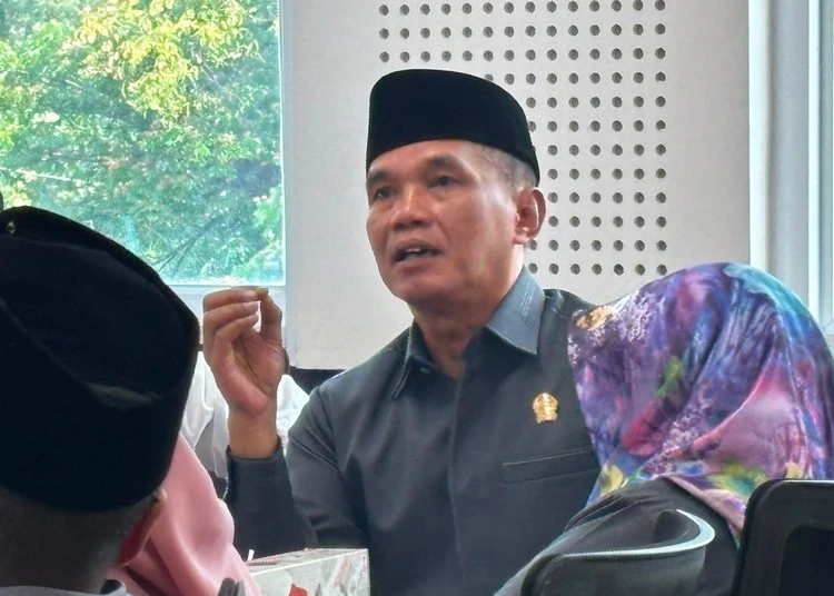 Sumanto: Sinergi Lintas Instansi Kunci Penanganan Kebakaran Gunung Lawu 1 Ketua DPRD Jawa Tengah Sumanto menekankan sinergi lintas instansi dan pemanfaatan Dana Tak Terduga untuk menangani kebakaran Gunung Lawu.