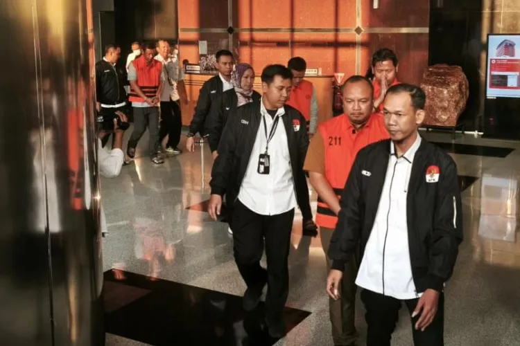 KPK menahan lima tersangka dugaan korupsi Dana Siap Pakai kebencanaan, salah satunya Bima Setyawan, adik Kepala BNPB Suharyanto.