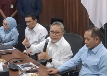 Pemerintah mulai memantau serentak 8.000 KDKMP pada 15 Oktober 2026, Menko Pangan Zulhas menyiagakan posko 24 jam untuk mengawal kendala operasional.
