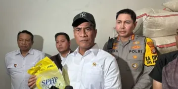 Mentan Amran mengungkap dugaan praktik mafia pangan di Jaktim, 600 ton beras SPHP bersubsidi diubah menjadi beras premium.