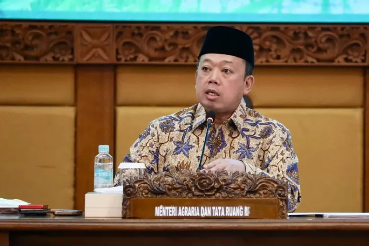 KPK Pertimbangkan Jemput Paksa Nusron Wahid Usai 2 Kali Mangkir Pemeriksaan 1 KPK membuka kemungkinan menjemput paksa Menteri ATR/BPN Nusron Wahid setelah dua kali tidak hadir dalam pemeriksaan sebagai saksi.