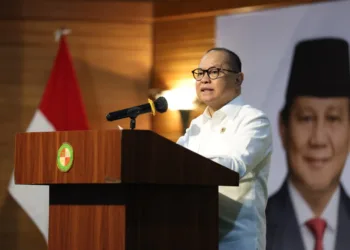 Menteri Mukhtarudin meninjau pelatihan SMK Go Global di UKRI Bandung.