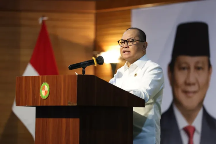 Menteri Mukhtarudin Tinjau SMK Go Global di UKRI, 212 Ribu Lowongan Kerja Luar Negeri Menanti 1 Menteri Mukhtarudin meninjau pelatihan SMK Go Global di UKRI Bandung.
