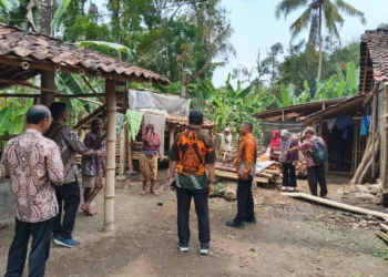 Kunjungan rencana pembangunan MCK.