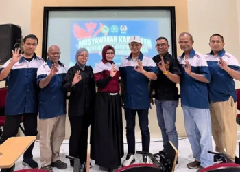 ORADO Gresik menggelar ORADO Goes to Campus 2026 di UISI untuk mendorong pembentukan UKM Domino dan menjaring bibit atlet dari kalangan mahasiswa.