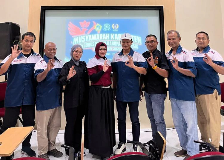 ORADO Gresik menggelar ORADO Goes to Campus 2026 di UISI untuk mendorong pembentukan UKM Domino dan menjaring bibit atlet dari kalangan mahasiswa.
