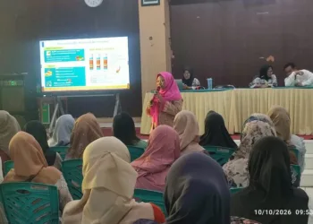 SMP Negeri 5 Rembang bersama DinsosPPKB menggelar parenting untuk membekali orang tua siswa tentang pencegahan stunting dan pernikahan anak.