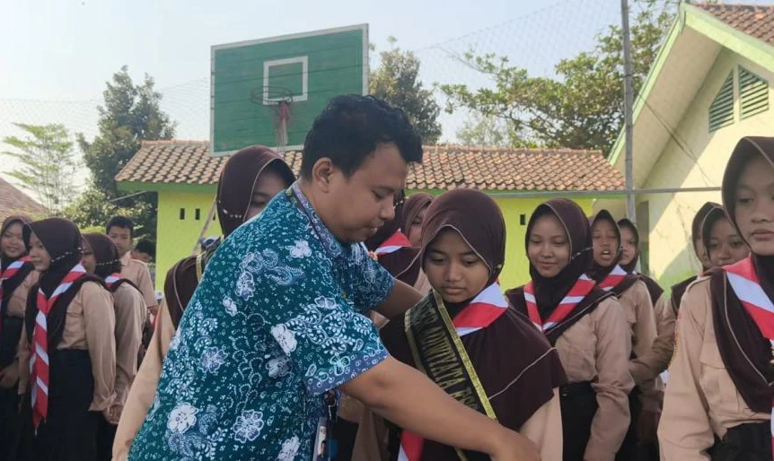 SMP Negeri 1 Kaliori menggelar pelatihan dan pelantikan Kader Adiwiyata untuk menanamkan kepedulian lingkungan dan pengelolaan sampah di sekolah.