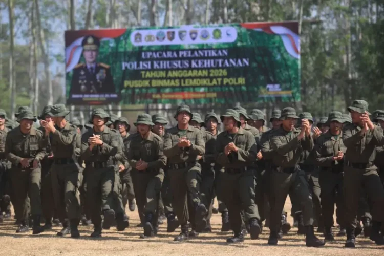 Polri menyiapkan 70 ribu Polisi Khusus Kehutanan untuk memperkuat perlindungan hutan dan mencegah karhutla.