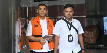 Mantan Wamen Imipas Silmy Karim menjalani sidang perdana kasus pemerasan izin tinggal WNA senilai Rp145,5 miliar di Pengadilan Tipikor Jakarta Pusat.