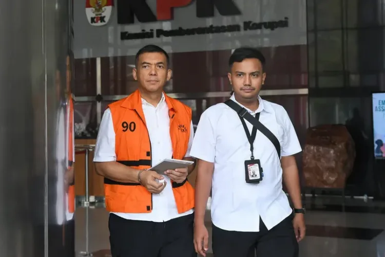 Mantan Wamen Imipas Silmy Karim menjalani sidang perdana kasus pemerasan izin tinggal WNA senilai Rp145,5 miliar di Pengadilan Tipikor Jakarta Pusat.